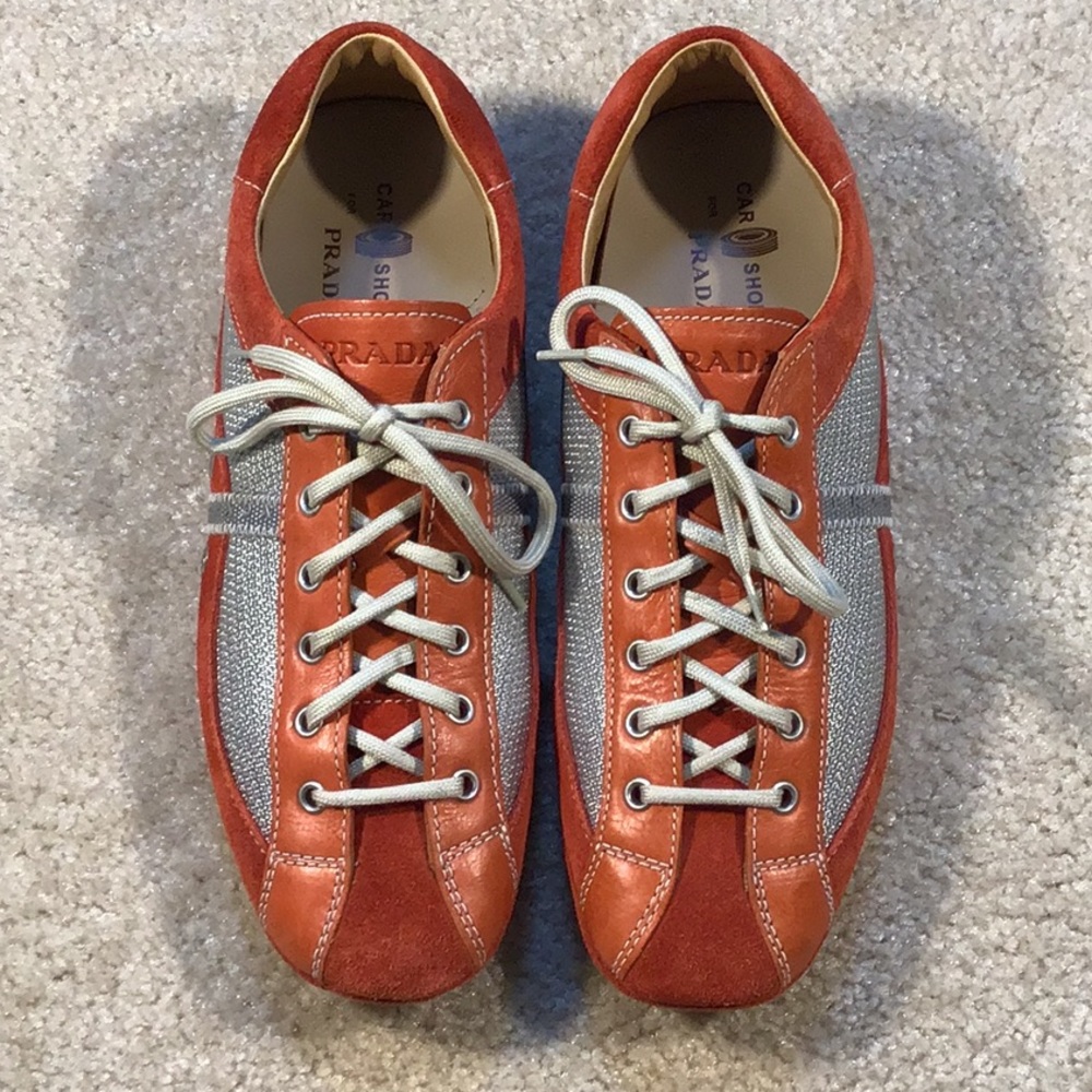 Prada made in Italy. Virtually no signs of wear. Fits size 8.5-9.5.